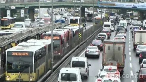 Bakırköy’de arıza yapan metrobüs uzun kuyruklara sebep oldu! Vatandaş yine mağdur