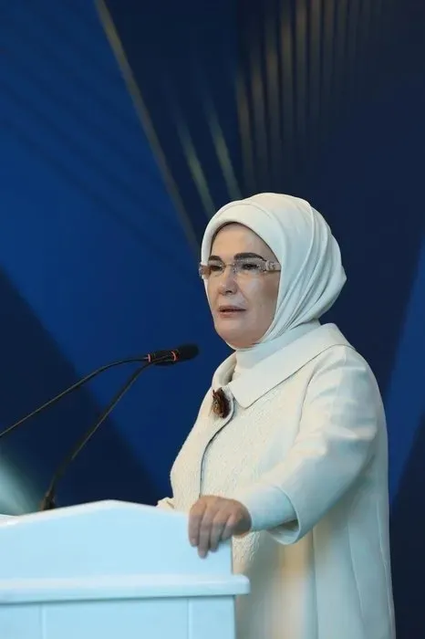 Emine Erdoğan sağlık çalışanlarıyla buluştu: Her şey değişse de bir şey baki kalıyor