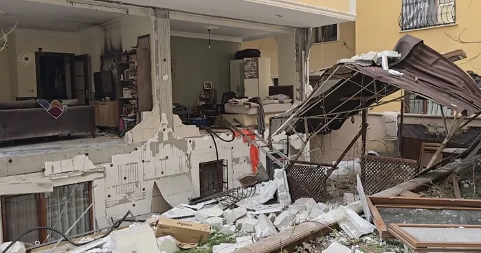 istanbul-atasehirde-korkutan-patlama-1-yarali-1769442816276.jpg İstanbul Ataşehir'de korkutan patlama: 1 yaralı - 6