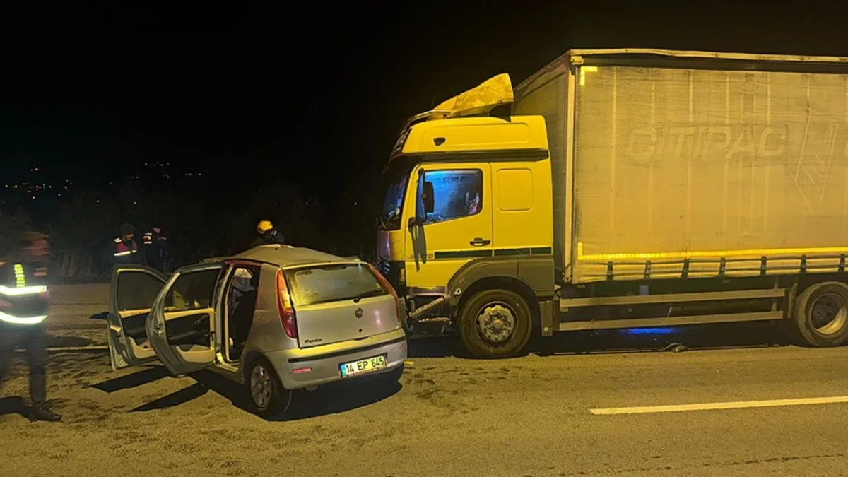 Bolu'da otomobil kamyona çarptı: Bir kişi hayatını kaybetti