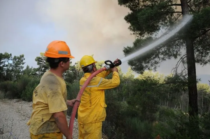 Antalya Kumluca’da korkutan orman yangını!
