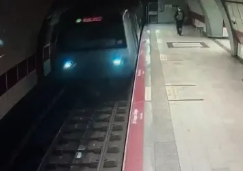 Kendini raylara bıraktı! Taksim Metro İstasyonu'nda intihar girişimi