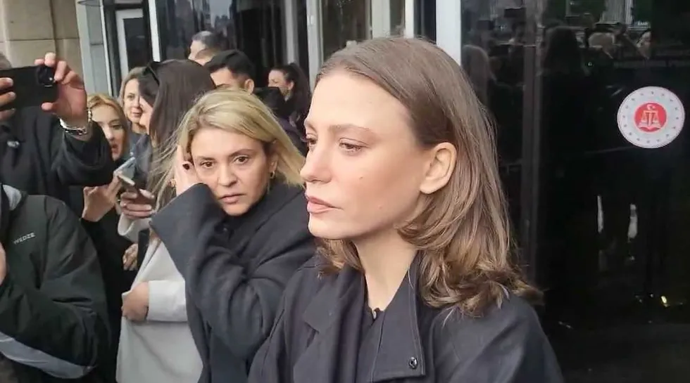 serenay-sarikaya-gozaltinda-unlulere-yonelik-uyusturucu-operasyonu-1779695020574.jpg Serenay Sarıkaya gözaltında: Ünlülere yönelik uyuşturucu operasyonu - 1
