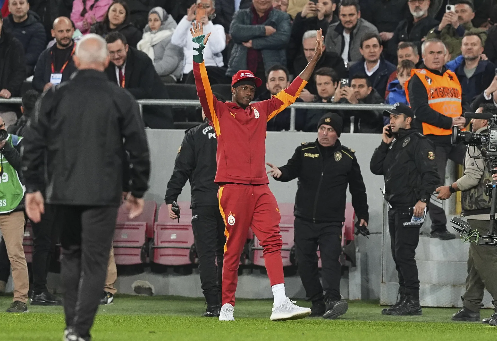 Galatasaray Ankara’da hata yapmadı! Lider derbi öncesi moral depoladı