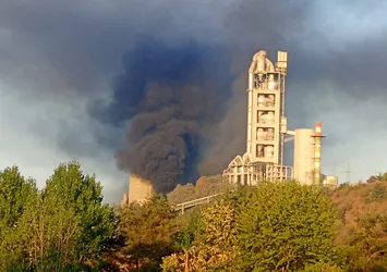 Düzce'de çimento fabrikasında yangın