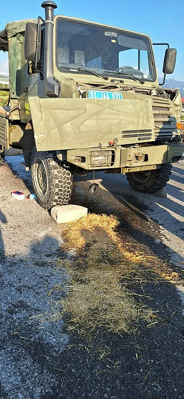 hatayda-tirla-askeri-arac-carpisti-10-yarali-1690905786447.jpg Hatay'da askeri araç tıra çarptı: 10 yaralı - 2