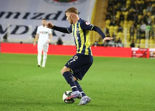 fenerbahcenin-buyuk-umutlarla-transfer-ettigi-burak-kapacak-ilk-macina-cikti-1640805875497.jpg Fenerbahçe'nin büyük umutlarla transfer ettiği Burak Kapacak ilk maçına çıktı - 1