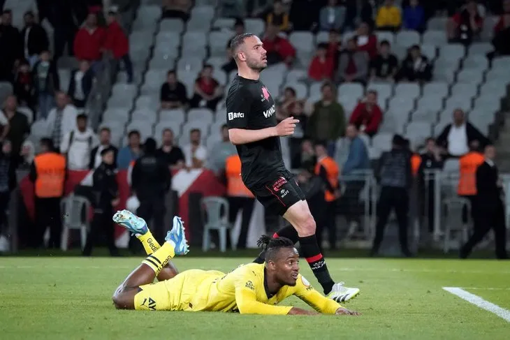 Karagümrük Fenerbahçe maçında olay yaratan penaltı pozisyonu! Spor yorumcularından flaş sözler