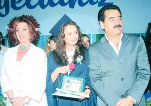 Perihan Savaş ile İbrahim Tatlıses'ten mutlu aile pozu! "Baban hep yanında"