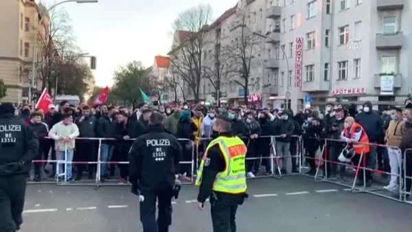 Kur'an-ı Kerim yakmak isteyen Danimarkalı Rasmus Paludan'a Berlin'de protesto - 4