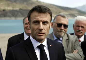 Emeklilik reformu Fransa'yı savaş alanına çevirdi! Macron'a tepkiler sürüyor