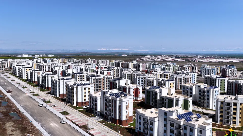 1780242717012.jpg Devlet sözünü tuttu! Depremzedeler yuvalarına kavuştu: “Bir araç parasına ev sahibi olduk" - 5