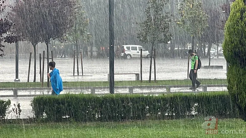 İstanbullular hazır olun! Meteoroloji'den sağanak alarmı: Saat saat belli oldu! Şemsiye ve botsuz çıkmayın 9