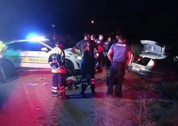 Dur ihtarına uymayan araç kaza yaptı! 4 kişi yaralandı