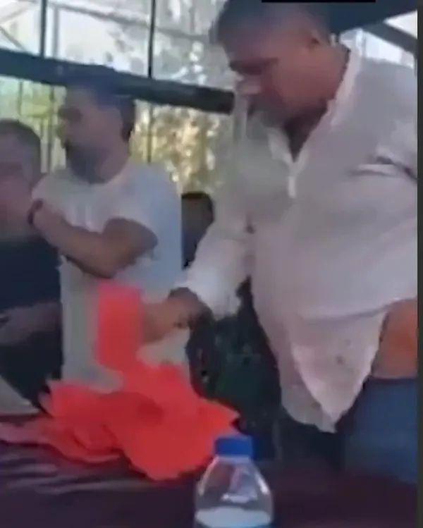 CHP’deki delege savaşlarında şoke eden görüntüler! Kılıçdaroğlu destekçisi delege seçimlerinde oyları böyle çaldı...