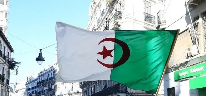 Fransa Devlet Başkanı Macron’un skandal açıklamalarına Cezayir’den kınama: Kabul edilemez bir hareket