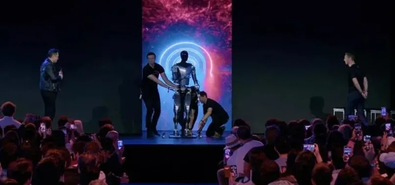 Tesla “insansı robot” Optimus’u tanıttı! Milyonlarca üretilecek
