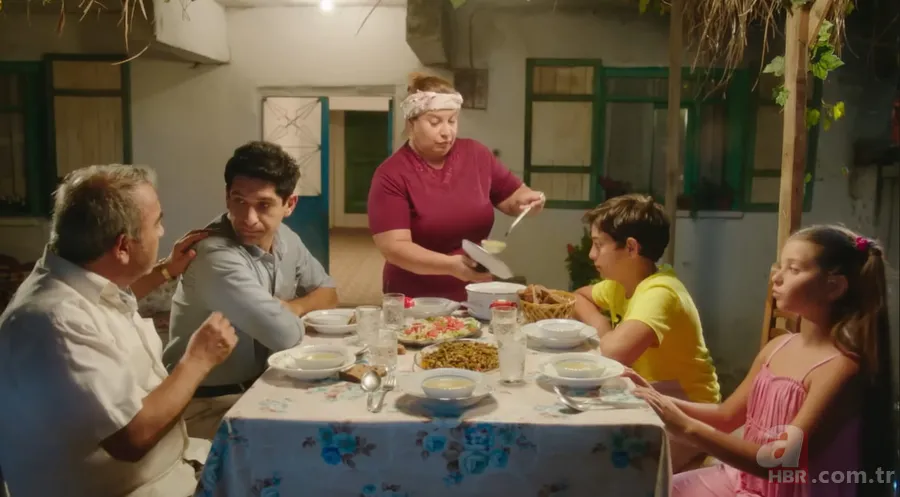 Bizim Köyün Şarkısı oyuncuları ve konusu: Güldüy Güldüy ekibi bu filmde buluştu 2