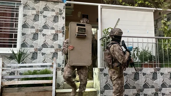 Mersin’de eli kanlı terör örgütleri DEAŞ ve PKK’ya şafak operasyonu! 15 gözaltı var