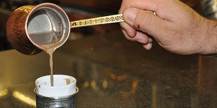 yaz-mevsiminde-fazla-kafein-tuketimine-dikkat-sivi-kaybina-sebep-oluyor-1720876783667.jpg Yaz mevsiminde fazla kafein tüketimine dikkat: Sıvı kaybına sebep oluyor - 1