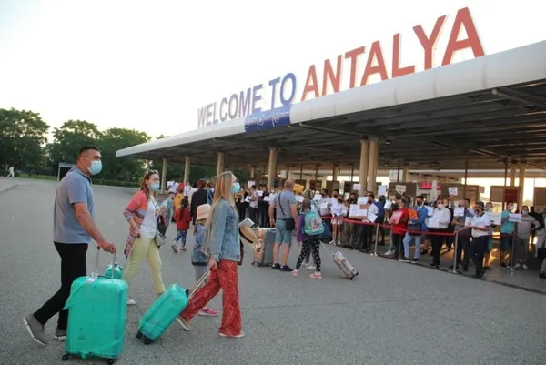 antalya-valiligi-acikladi-turist-sayisi-3-milyonu-gecti-1627296892768.jpg Antalya Valiliği açıkladı: Turist sayısı 3 milyonu geçti - 2