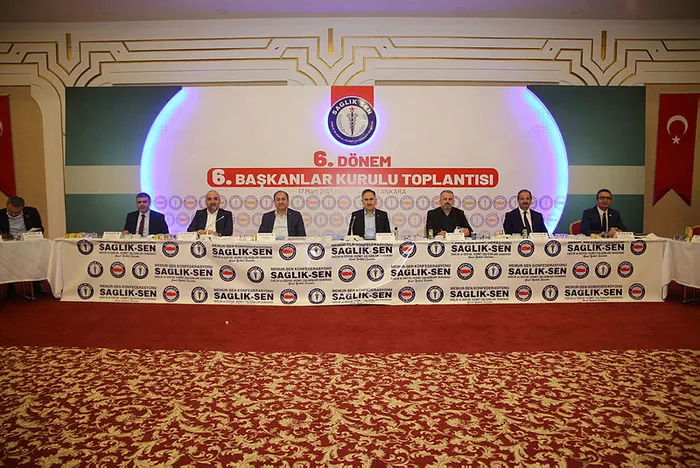 Son dakika: Sağlık Bakanı Fahrettin Koca'dan sağlıkçılara ek ödeme açıklaması: Köklü bir revizyon gündemimizde - 1
