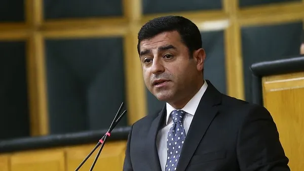 tipli-ahmet-sik-hdpye-agir-cakti-ortalik-fena-karisti-kurt-fasisti-ile-ugrasamam-1682717208289.jpg TİP'li Ahmet Şık HDP'ye ağır çaktı ortalık fena karıştı! “Kürt faşisti ile uğraşamam” - 2