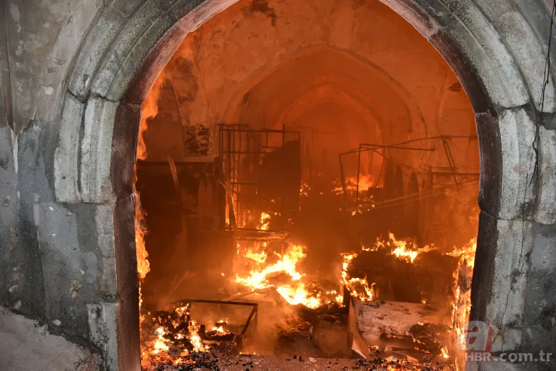 Osmanlı'nın 200 yıllık emanetiydi! Çok sayıda dükkan yandı... 9