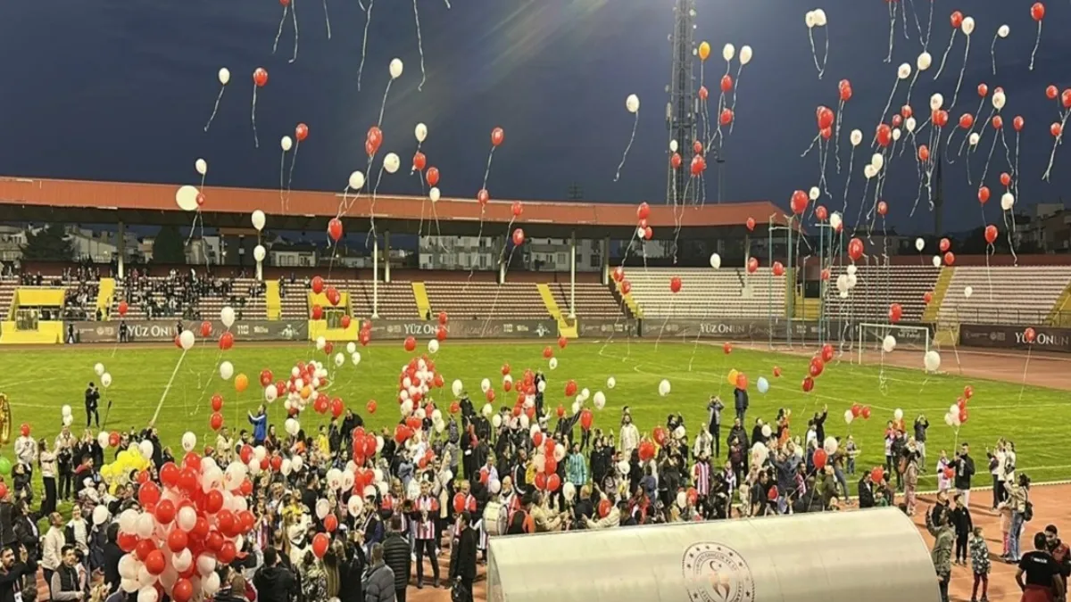 5 yıldır lösemi ile mücadeleyi ediyordu! Gencay için yüzlerce balon gökyüzüne bırakıldı