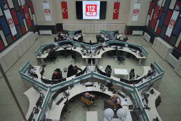 112-acil-cagri-merkezi-etrafimda-bir-suru-olu-var-1703852935134.jpg 112'ye şoke eden telefon: Etrafımda bir sürü ölü var - 1