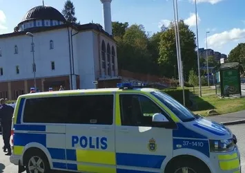 Hedef yine Kutsal Kitap! İsveç'te cami önünde Kur'an-ı Kerim'e saldırı