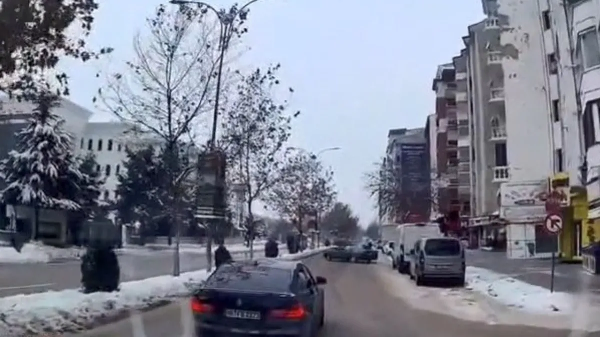 Tofaş otomobiliyle drift attı, trafiği tehlikeye soktu