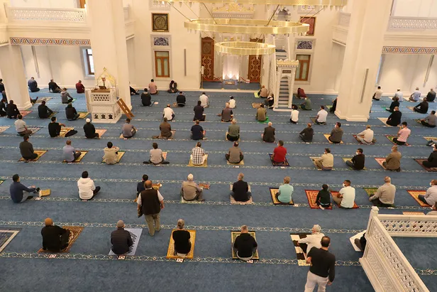Diyanet'ten önemli hutbe! 21 Ocak 2022 Cuma hutbesi konusu nedir? Arapça-Türkçe Cuma hutbesi... - 1
