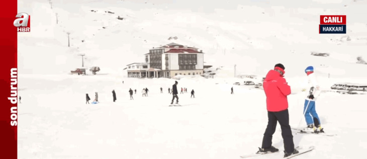 Hakkari’de 2 bin 800 rakımda kayak keyfi! A Haber o anları görüntüledi