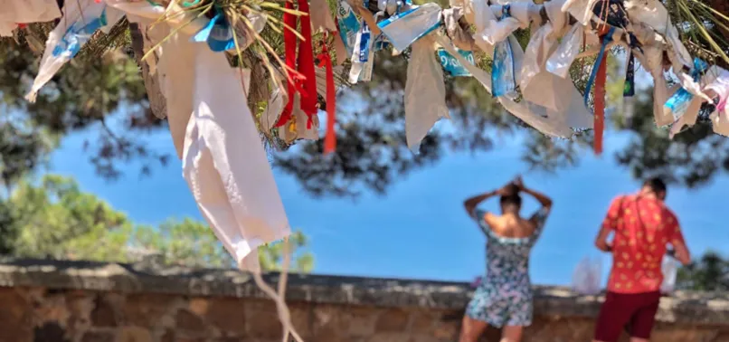 Azap Yokuşu'nda 'pes' dedirten görüntü: Bez ve ip yerine bakın ne astılar!