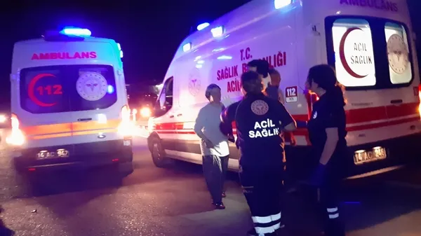 kaza-yapti-ardindan-bariyerlere-savruldu-2-yarali-1693447166006.jpg Kazanın ardından bariyerlere savruldu: 2 yaralı - 2