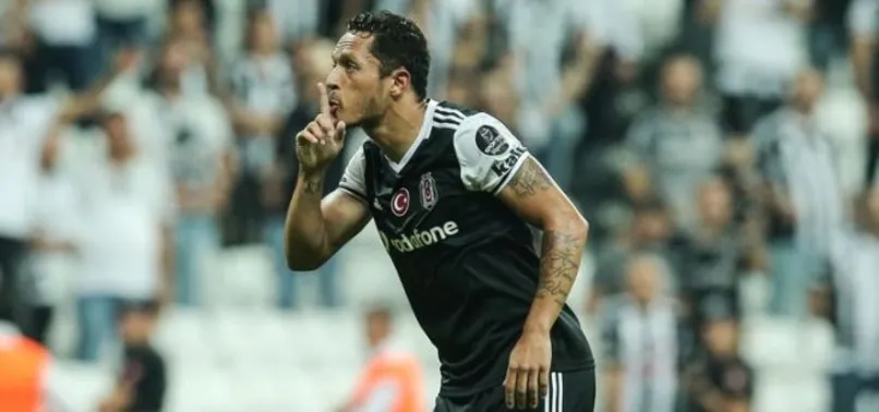 Adriano'dan Beşiktaş'a iyi haber