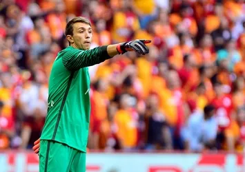 Muslera'dan tarihi başarı