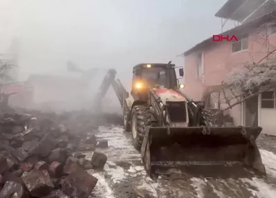 İki ev yangında, kullanılmaz hale geldi