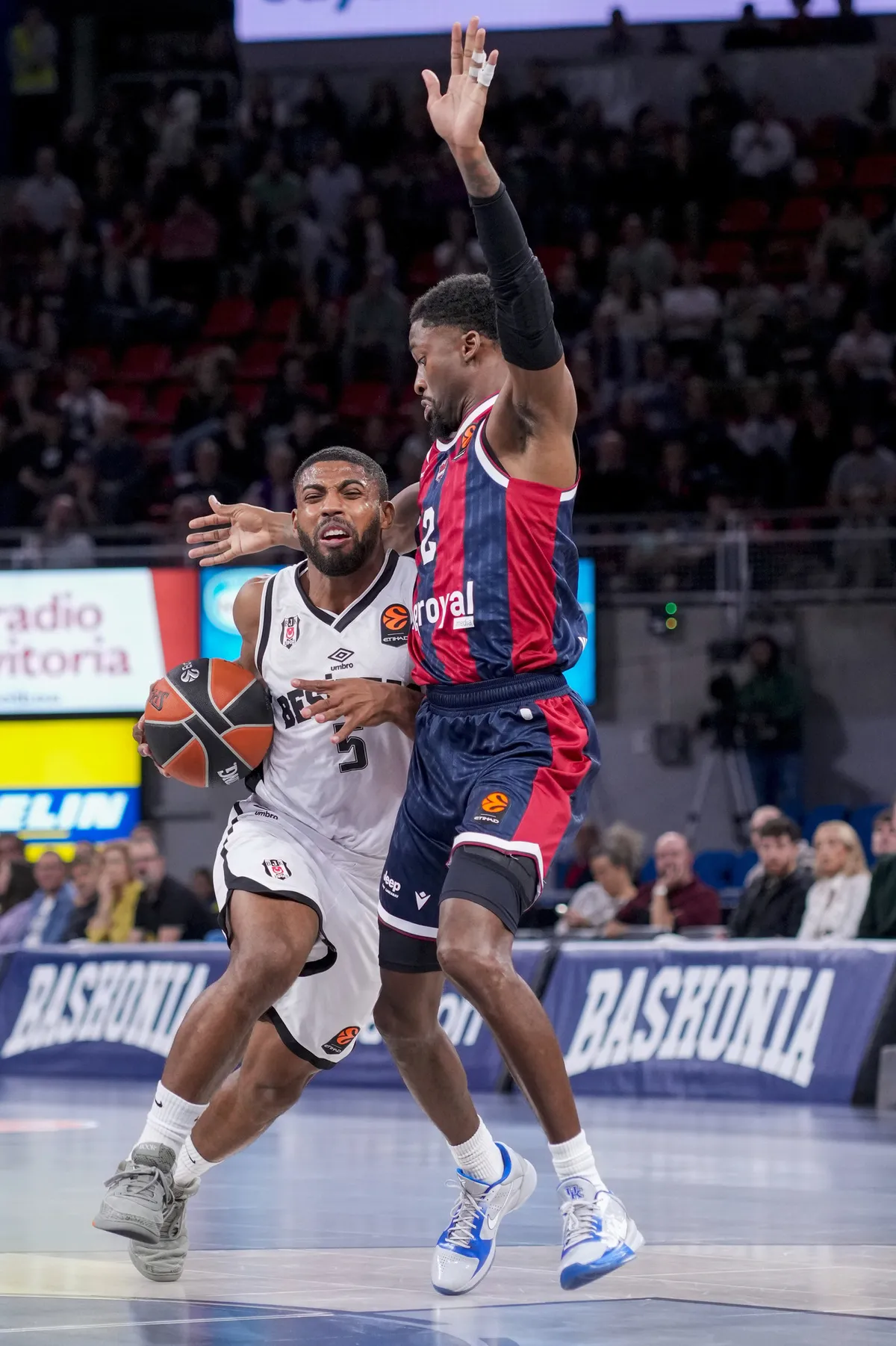 1791581916061.jpg Beşiktaş, EuroLeague'in 4. haftasında Baskonia'yı 84-92 mağlup etti! Wilbekin 24 sayıyla galibiyetin yıldızı oldu - 1