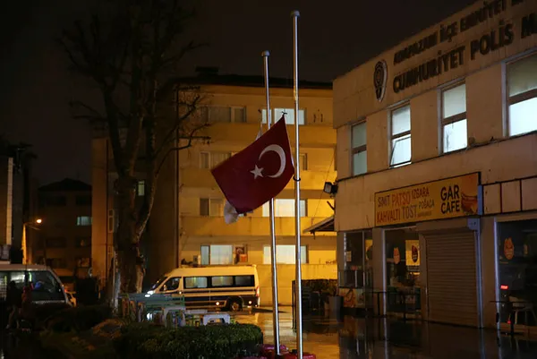 Başkan Erdoğan: Depremler sebebiyle 7 gün süreyle milli yas ilan edildi - 7