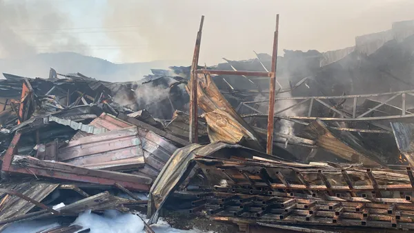 yalovadaki-kereste-fabrikasinda-cikan-yangin-kontrol-altina-alindi-1650777251370.jpg Yalova'daki kereste fabrikasında çıkan yangın kontrol altına alındı - 1