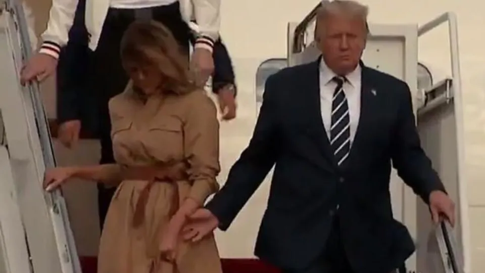 ABD lideri Donald Trump'ın eşi Melania ile o anı sosyal medyayı salladı! Yaklaştı, sürttü, çekiştirdi ama...