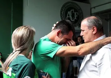 Uçak kazası sonrası futbolu bıraktı