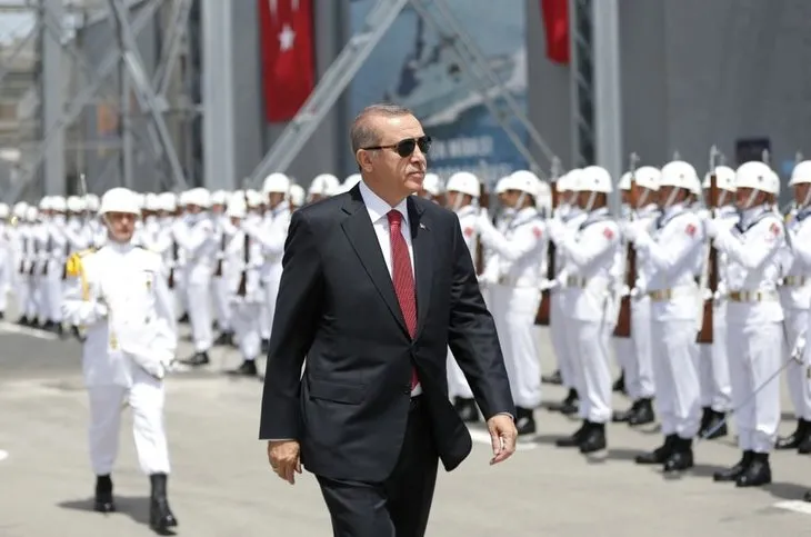 Erdoğan, İstanbul Tersane Komutanlığı’nda böyle karşılandı!