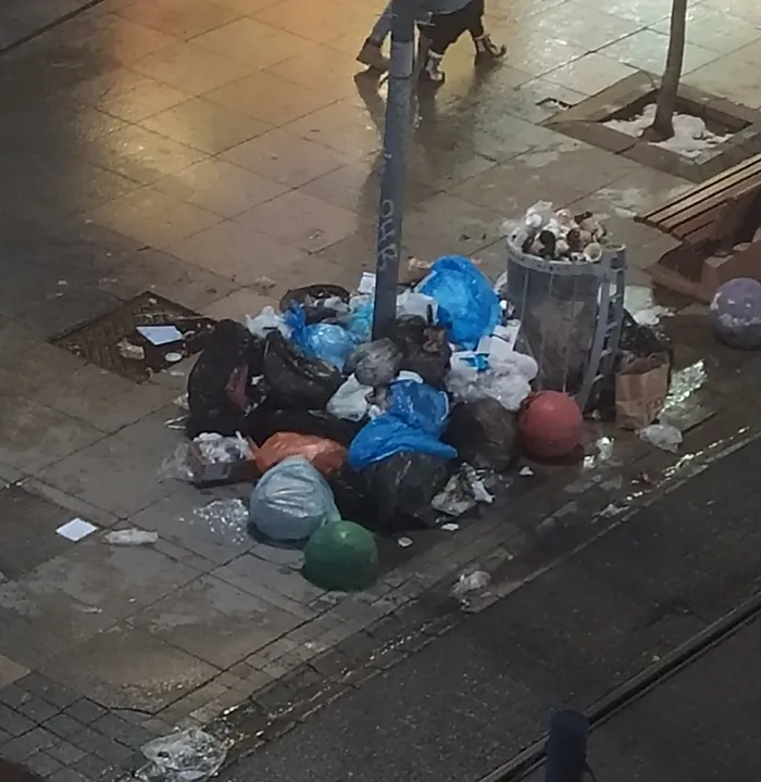 CHP’li Kadıköy Belediyesi işçileri grevde: Çöp dağları yükseliyor! Halkın kabusu oldu