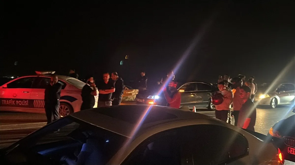 Hatay'da seyir halindeki araç alevlere teslim oldu