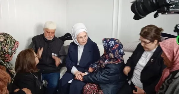 1677908557278.jpeg Emine Erdoğan’ın ziyaret ettiği depremzede aile konuştu: Devletimiz bizi yalnız bırakmadı - 5