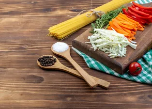 Herkesin mutfağında bulunuyor: Tahta kaşıkla yemek yapmak ne kadar güvenli?