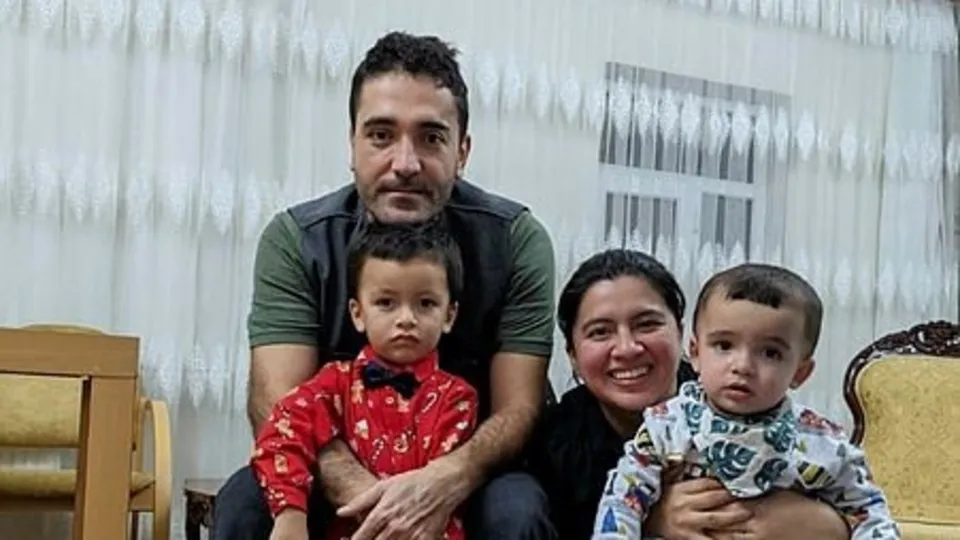 Enkaz altında birbirine sarılmış halde bulunmuşlardı! Dünyanın konuştuğu dram